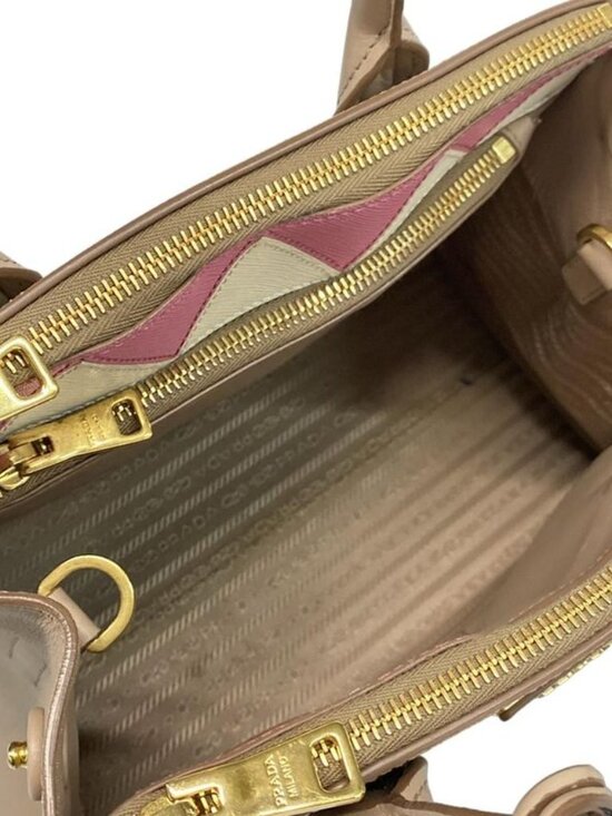 Prada Tote Paradigm Beige Leather - Picture 7 of 15